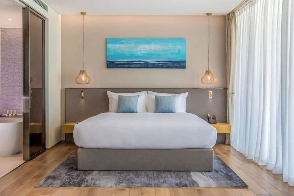 Roupas de cama premium, frigobar, individualmente decorados