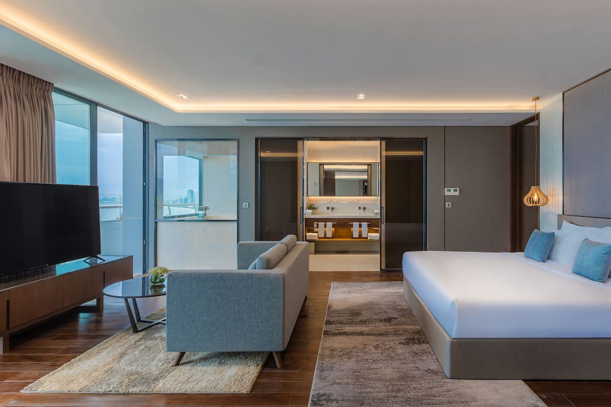Executive Suite, City View