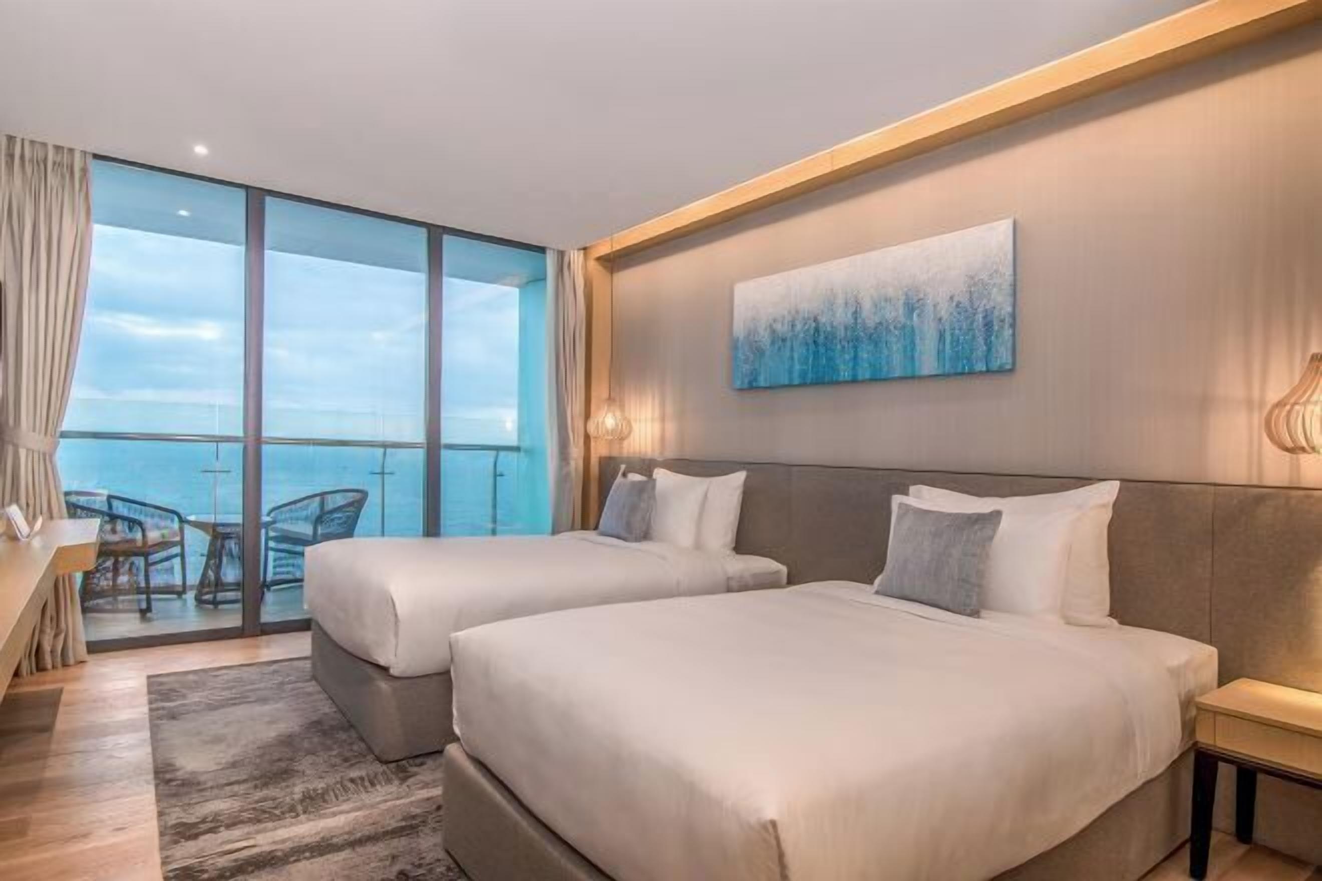 Premium bedding, minibar, individually decorated, individually furnished