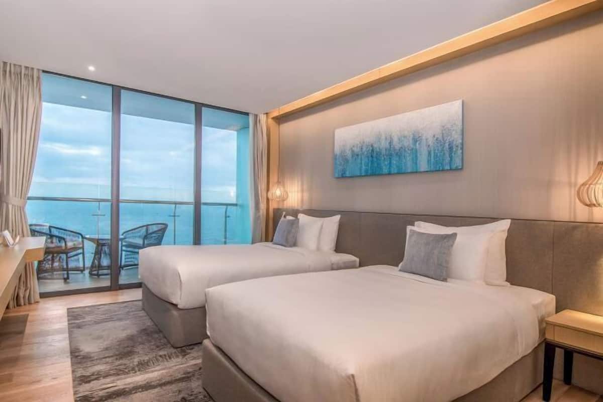 Premium bedding, minibar, individually decorated, individually furnished
