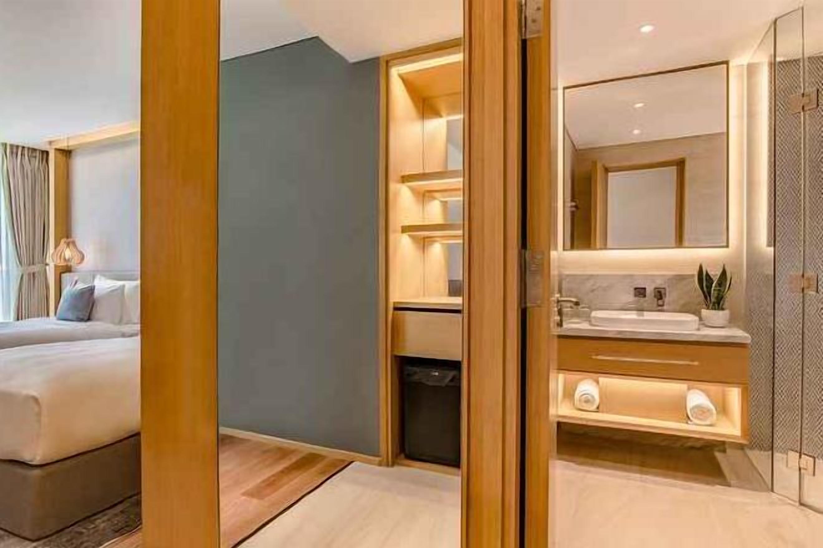 Ylelliset vuodevaatteet, minibaari, yksilöllisesti sisustettu