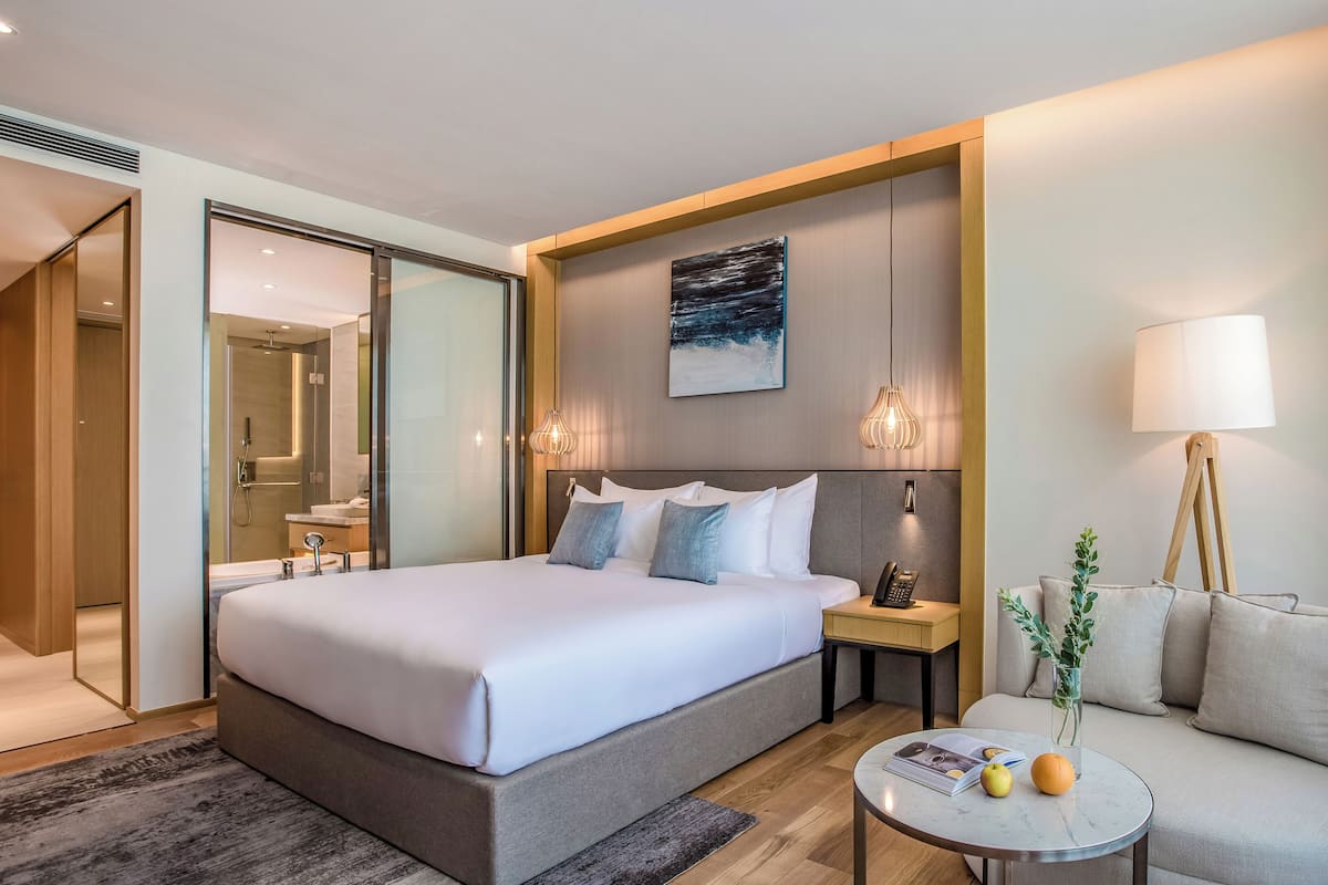 1 sovrum, sÀngtillbehör av högsta kvalitet och minibar