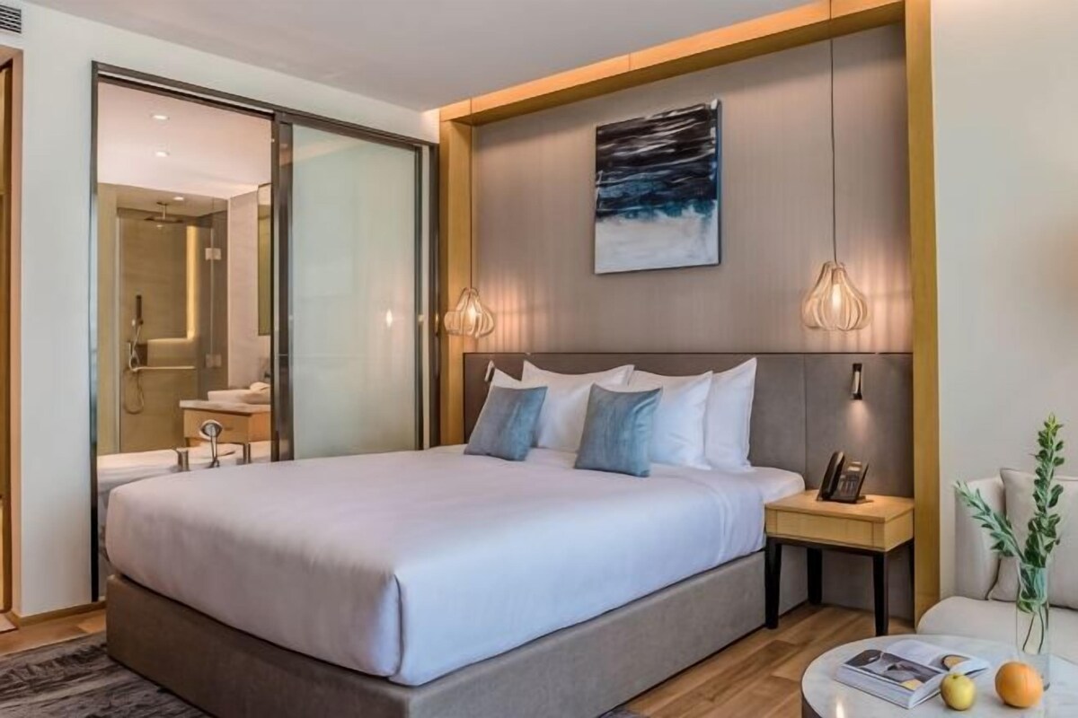 Ropa de cama de alta calidad y minibar 