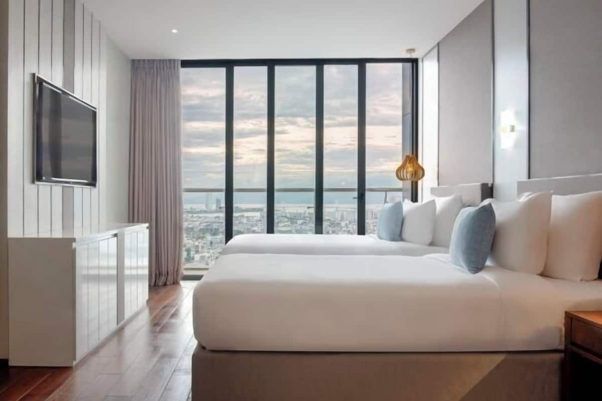 Premium bedding, minibar, individually decorated, individually furnished