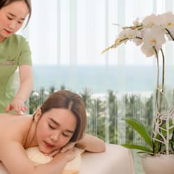 Couples treatment rooms, body treatments, hot stone massages, body wraps