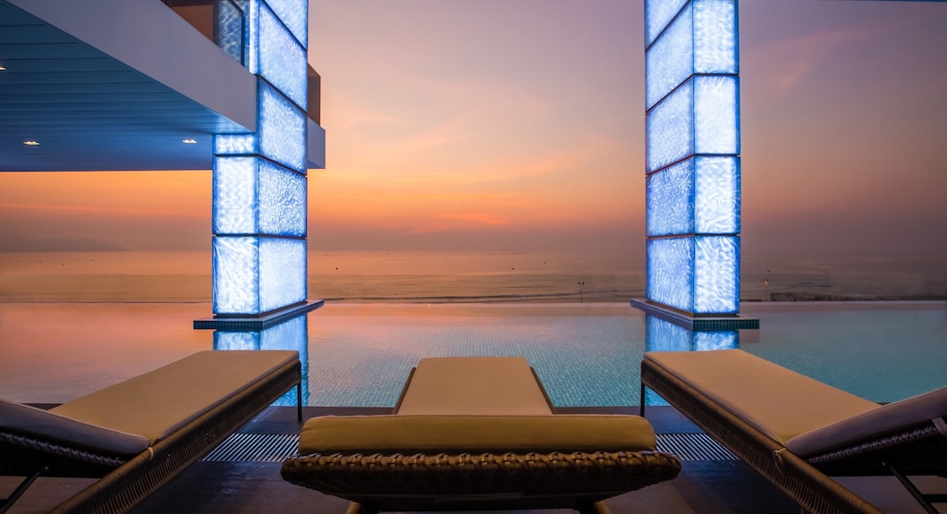 KHÁCH SẠN PRINCE HOTEL DA NANG VỚI HÀNH LANG RỘNG VÀ NỘI THẤT TINH TẾ