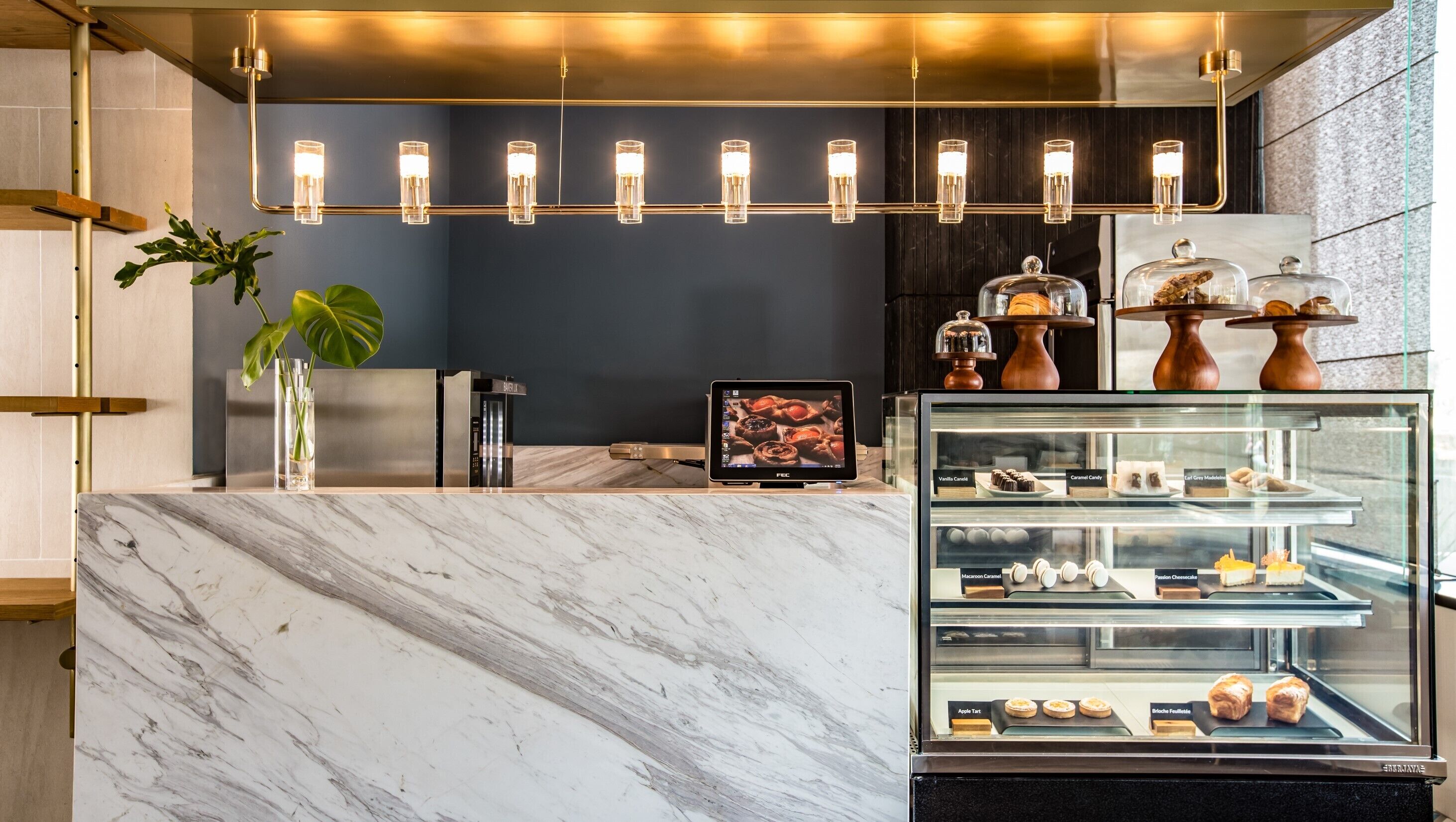 lunch, dinner served; international cuisine, sea views