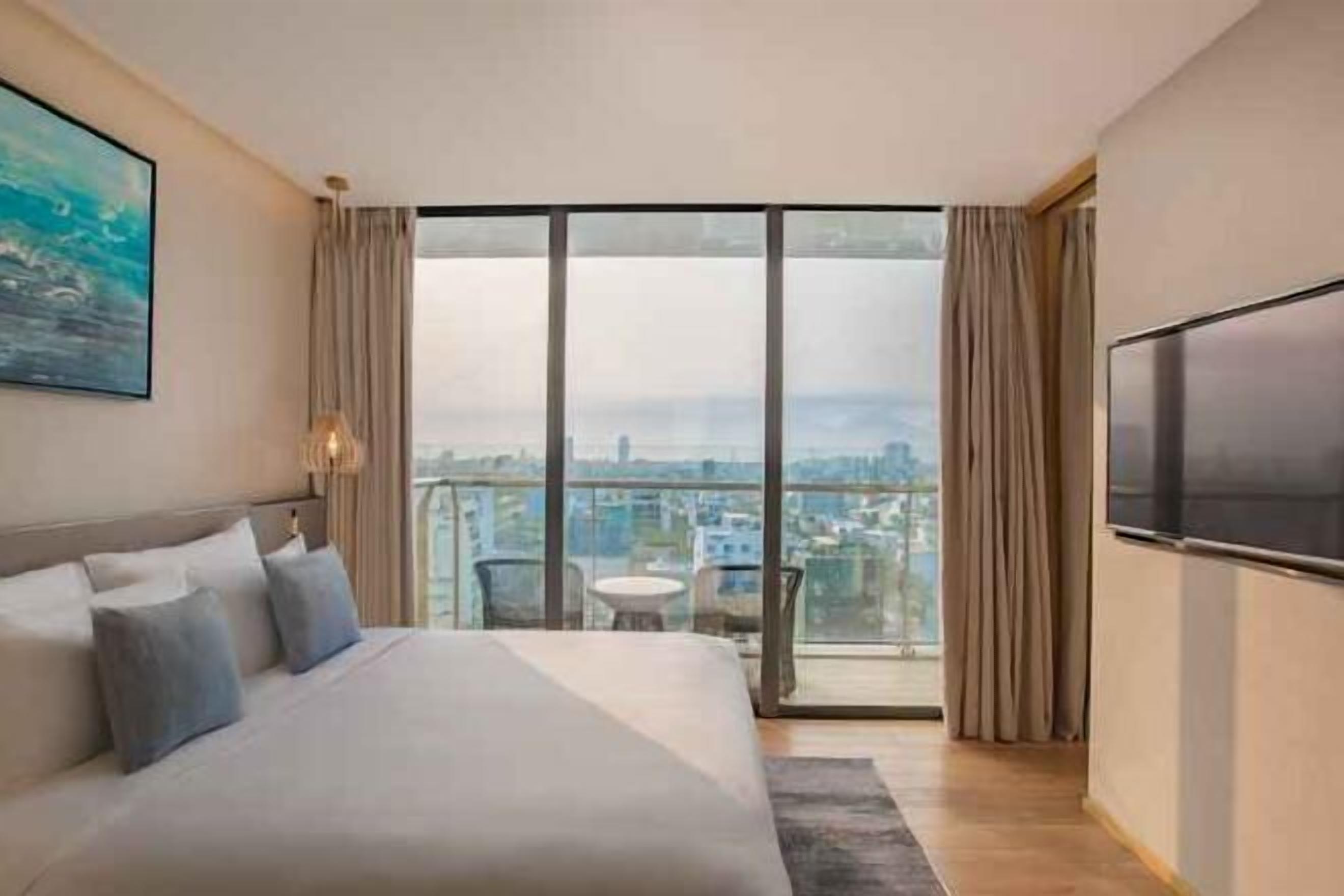 Sengetøy av topp kvalitet, minibar og individuelt dekorert