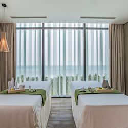 Couples treatment rooms, body treatments, hot stone massages, body wraps