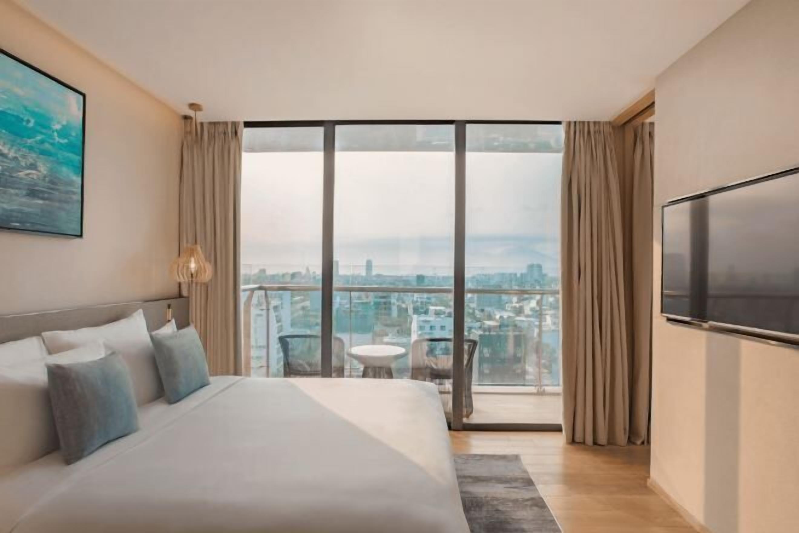 Premium bedding, minibar, individually decorated, individually furnished