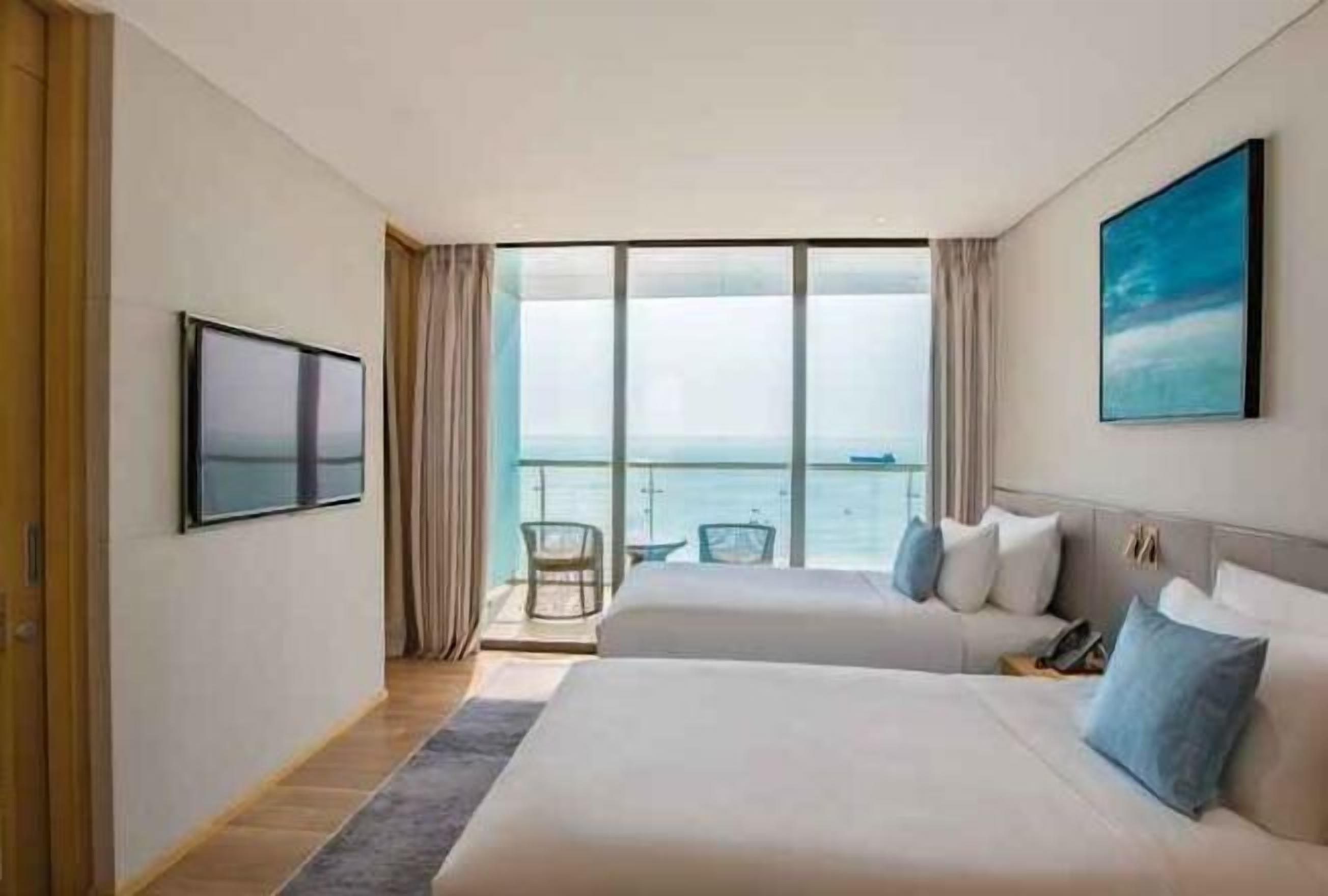 Ylelliset vuodevaatteet, minibaari, yksilöllisesti sisustettu