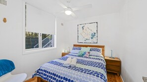 2 bedrooms, iron/ironing board, Internet, bed sheets - Nirvana Court 3 - Beachfront Location (Avoca Beach)