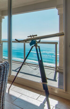 Interior - Luxury Condo w/ 4 free beach chairs, umb - steps from restaurants & pubs (Pensacola Beach)