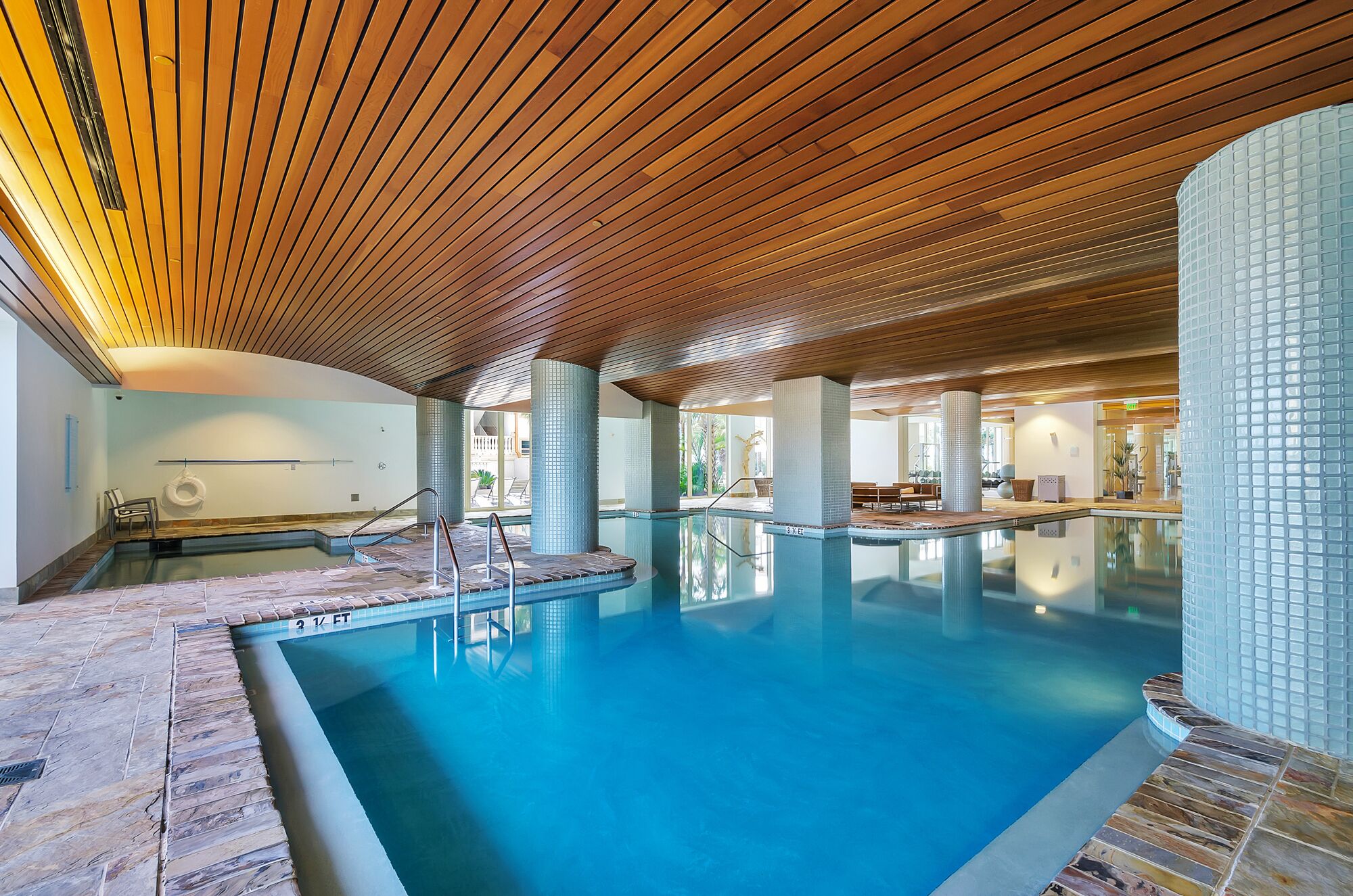 Piscine couverte, piscine extérieure