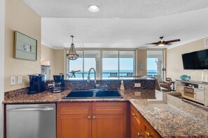 Fridge, microwave, oven, stovetop - Luxury Condo w/ 4 free beach chairs, umb - steps from restaurants & pubs (Pensacola Beach)