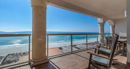 Luxury Condo w/ 4 free beach chairs, umb - steps from restaurants & pubs