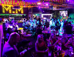 Bar (en la propiedad)