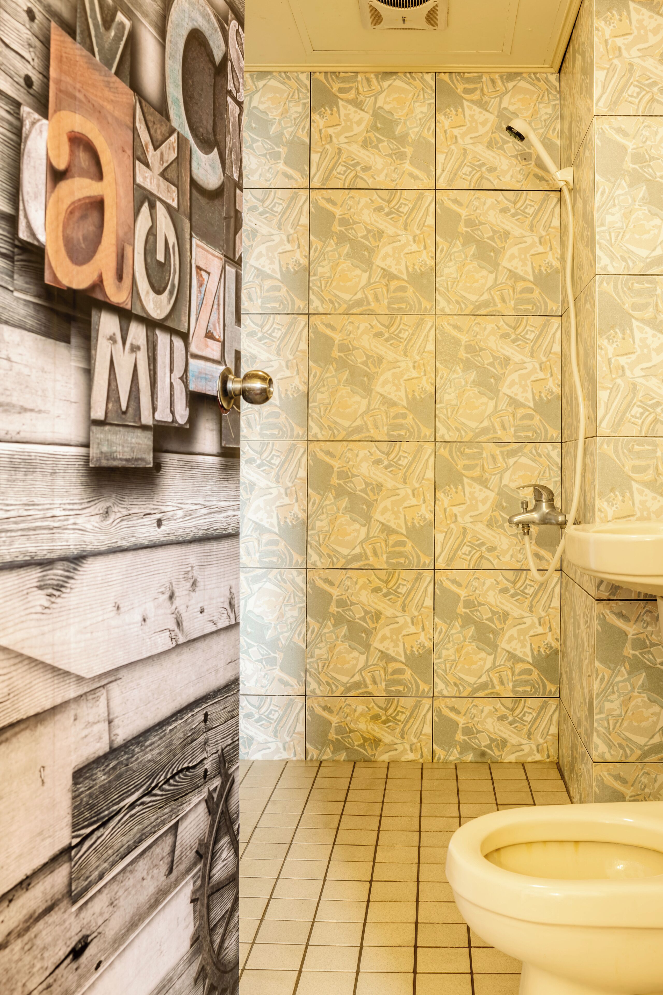 精品双人房 | 浴室 | 淋浴设施、免费洗浴用品、吹风机、拖鞋