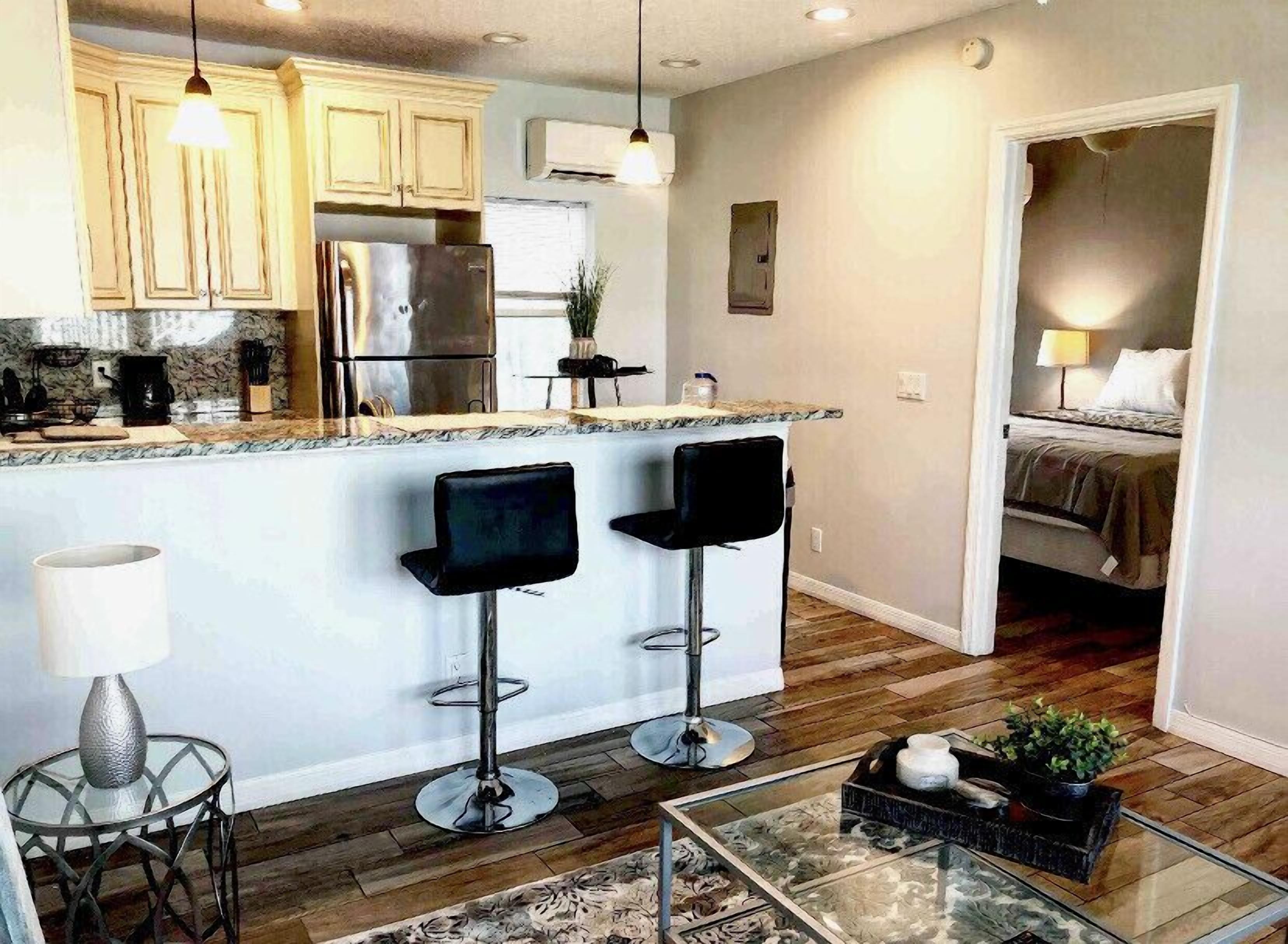 Walk To Pompano's A1A Beaches & Downtown From Newly Renovated Beach Apt #2