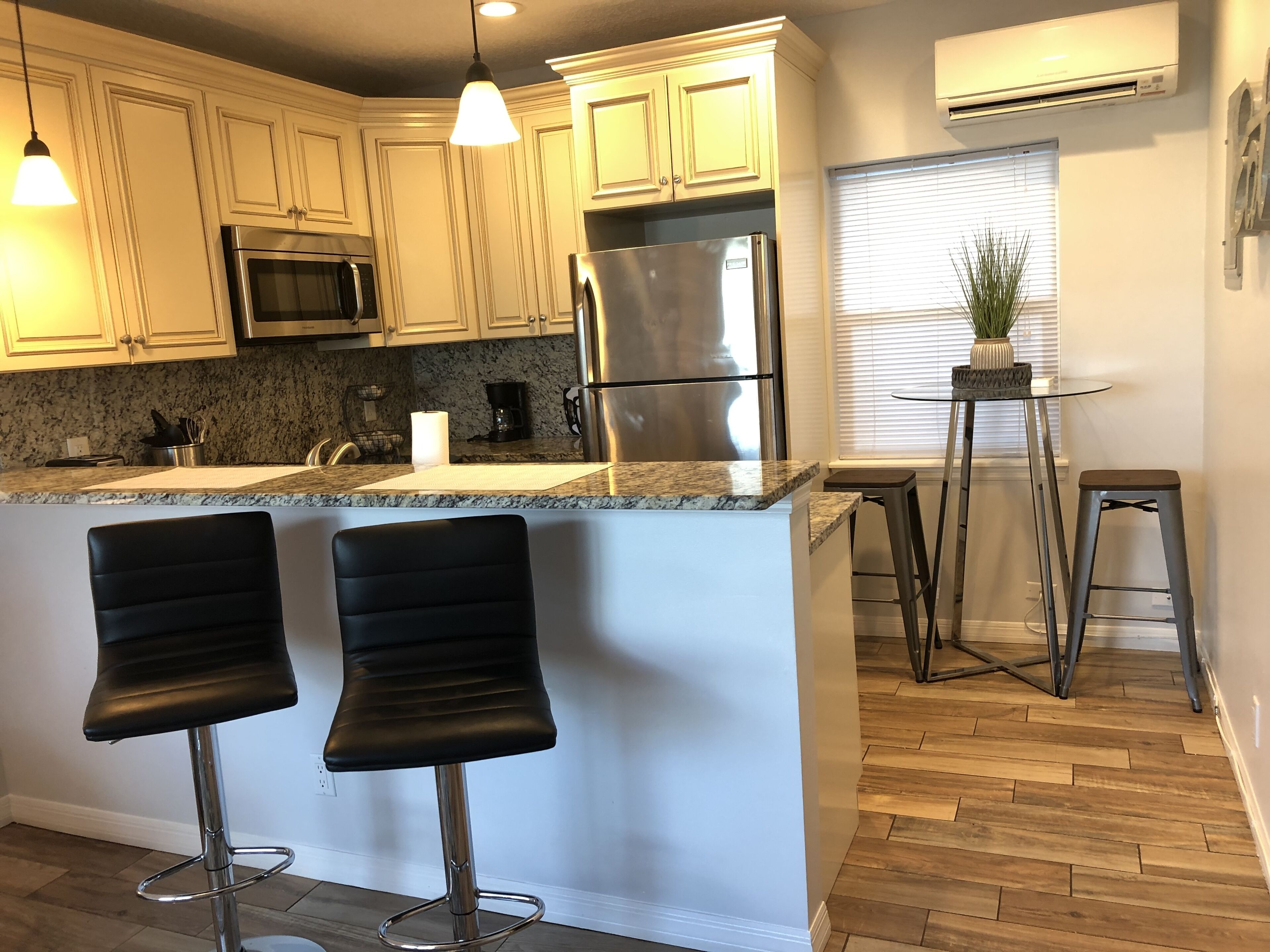 Walk To Pompano's A1A Beaches & Downtown From Newly Renovated Beach Apt #2