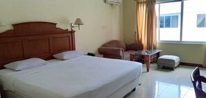 In-room safe, individually furnished, desk, free WiFi - Siantar Hotel Pematangsiantar (Pematangsiantar)