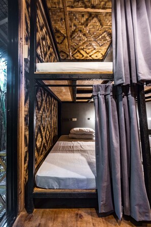 Dormitorio compartido estándar, solo para mujeres (6 Bed) | Wifi gratis y ropa de cama 