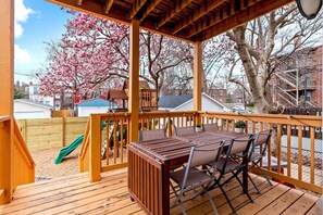 Outdoor dining - Family Friendly, Safe & Comfy near Botanical Gardens and Tower Grove Park  (St. Louis)