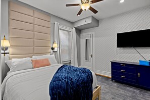 3 bedrooms, in-room safe, desk, iron/ironing board - Family Friendly, Safe & Comfy near Botanical Gardens and Tower Grove Park  (St. Louis)