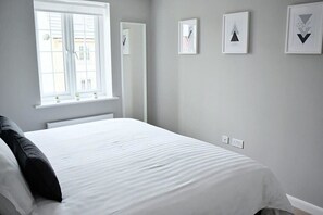 1 bedroom, WiFi - Lakeside quiet and warm apartment (Doncaster)