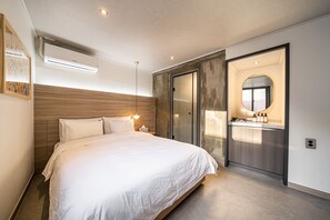 Standard Room | Down comforters, desk, free WiFi, bed sheets - Songtan Number 25 Hotel (Pyeongtaek)