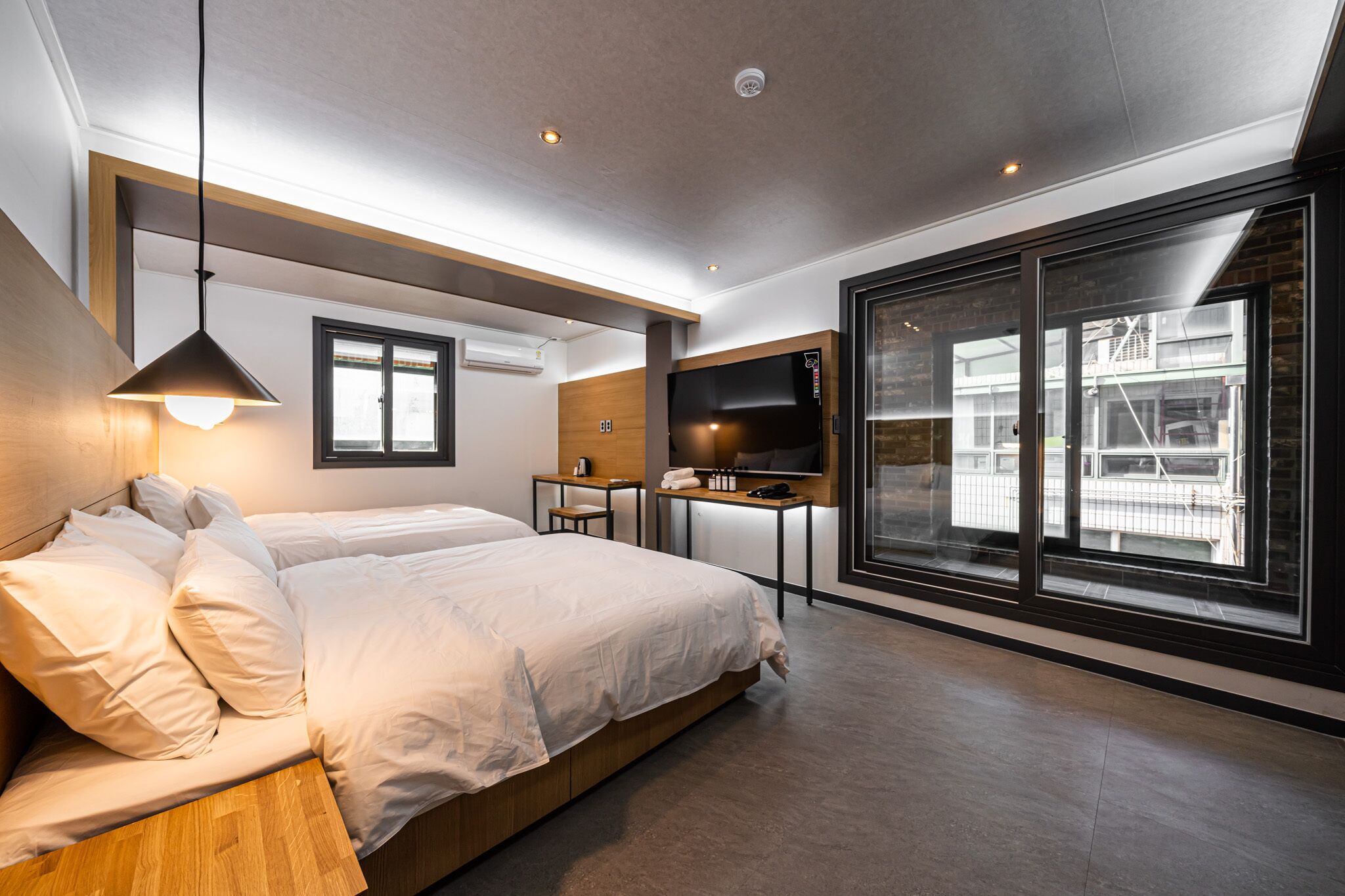 suite, terrace | 1 bedroom, down duvets, desk, free wifi