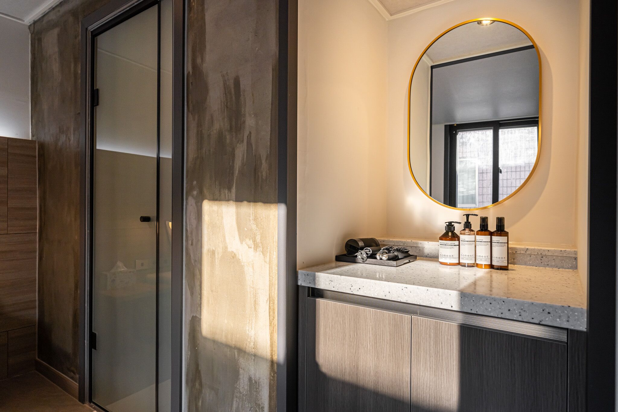 standard room | bathroom | free toiletries, hair dryer, towels, soap