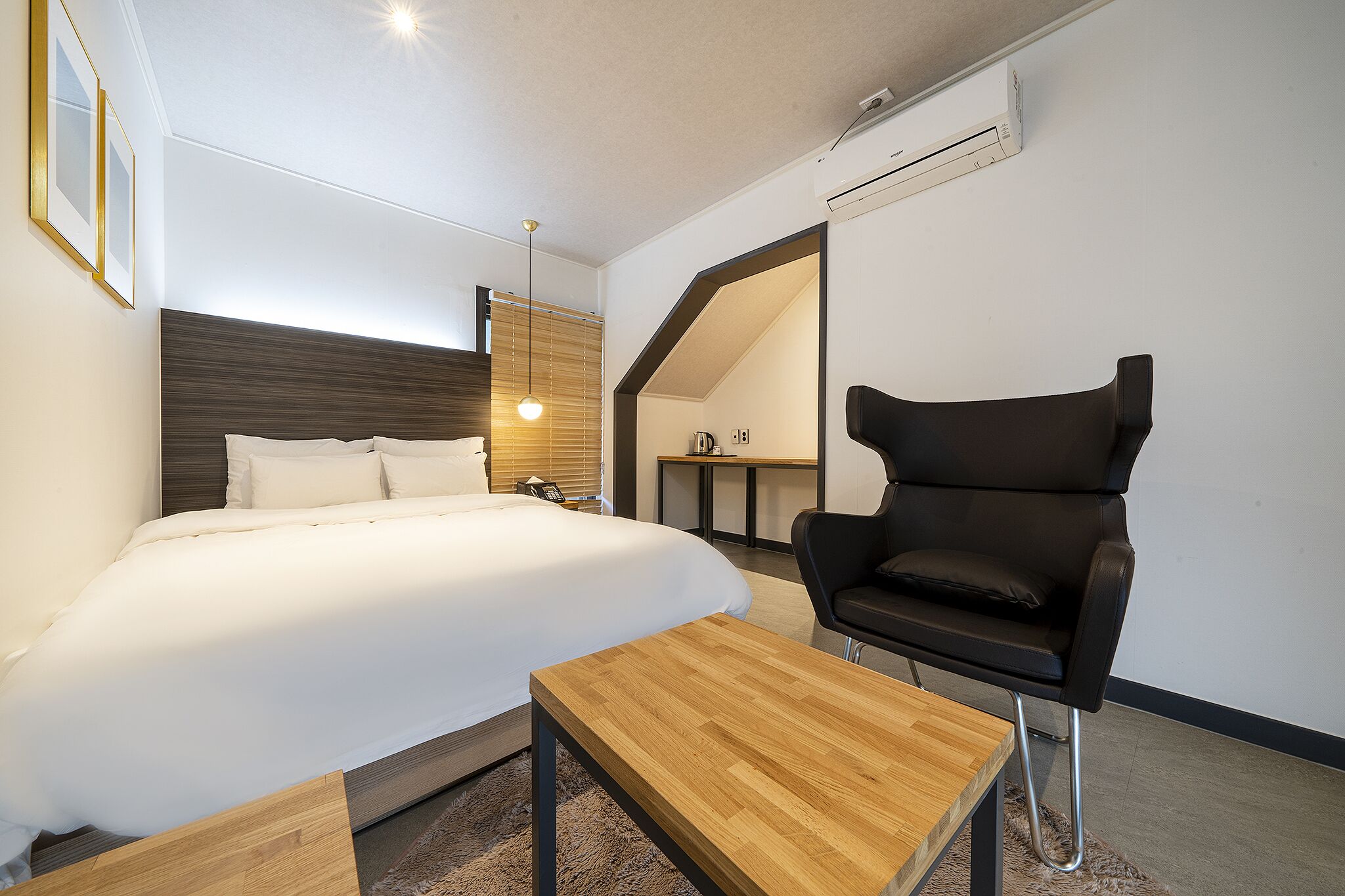 deluxe room | 1 bedroom, down duvets, desk, free wifi