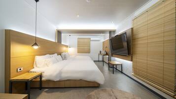 Suite, Terrace | Down duvets, desk, free WiFi, bed sheets
