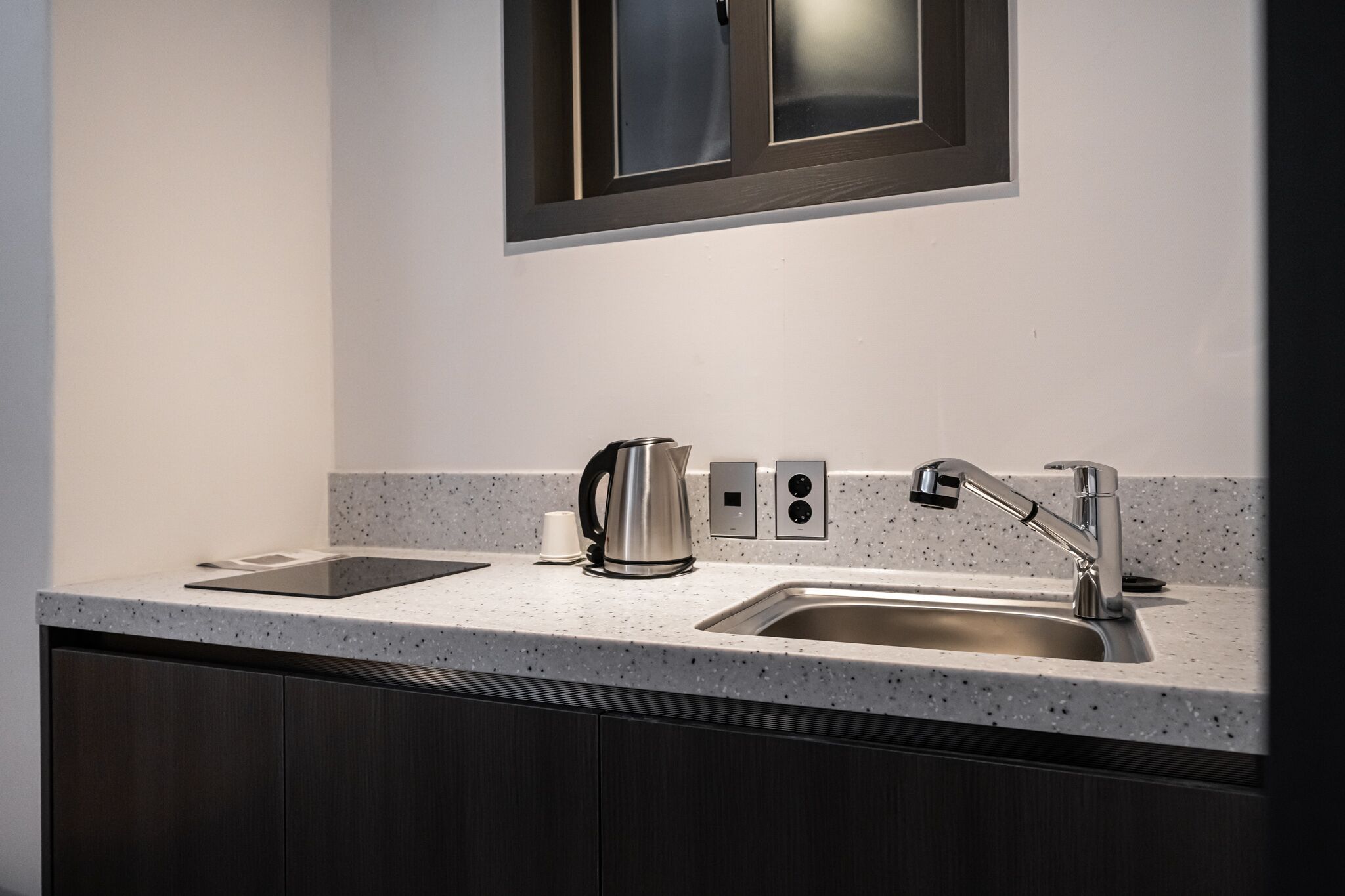 deluxe room | private kitchenette | electric kettle