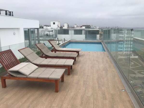 حمّام سباحة خارجي