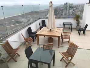 تناول الطعام بالخارج