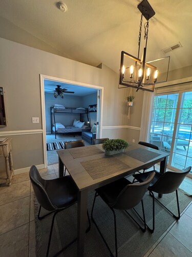 🌟HOT TUB🌟Game Room Sleeps 11 Family Getaway Private Home Near Greer