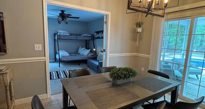 🌟HOT TUB🌟Game Room Sleeps 11 Family Getaway Private Home Near Greer