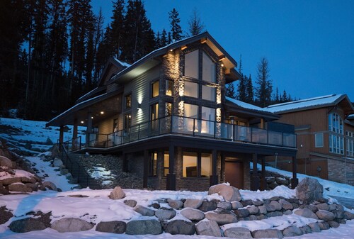 Rambler Ridge Luxury Retreat (Ski In/Ski Out)