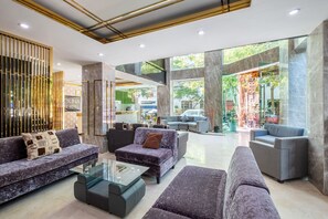 Coin salon dans le hall