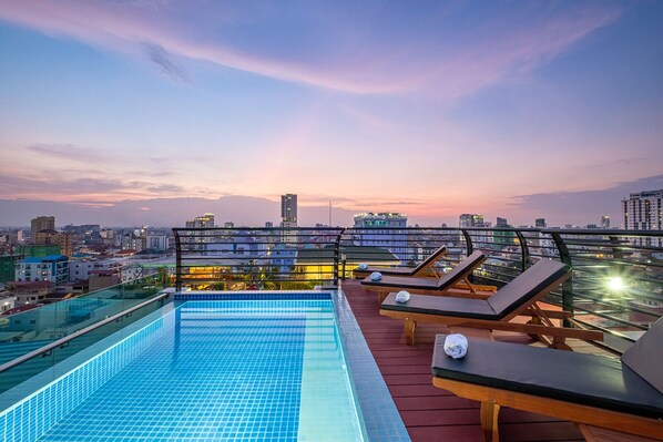 Outdoor pool - Colina Sky Hotel Phnom Penh (Phnom Penh)