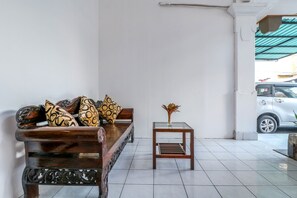 Interior detail - OYO 1384 Pulau Bali Hotel (Denpasar)