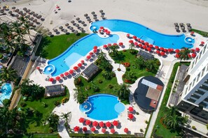 Outdoor pool, a heated pool - View and Breeze  w/cleaning service (Las Glorias)