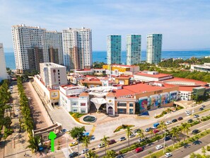 Exterior - View and Breeze  w/cleaning service (Las Glorias)