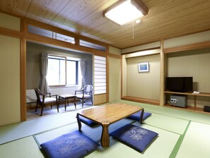 Chambre Tradition (JP Style for 6 Guests, Private Toilet)