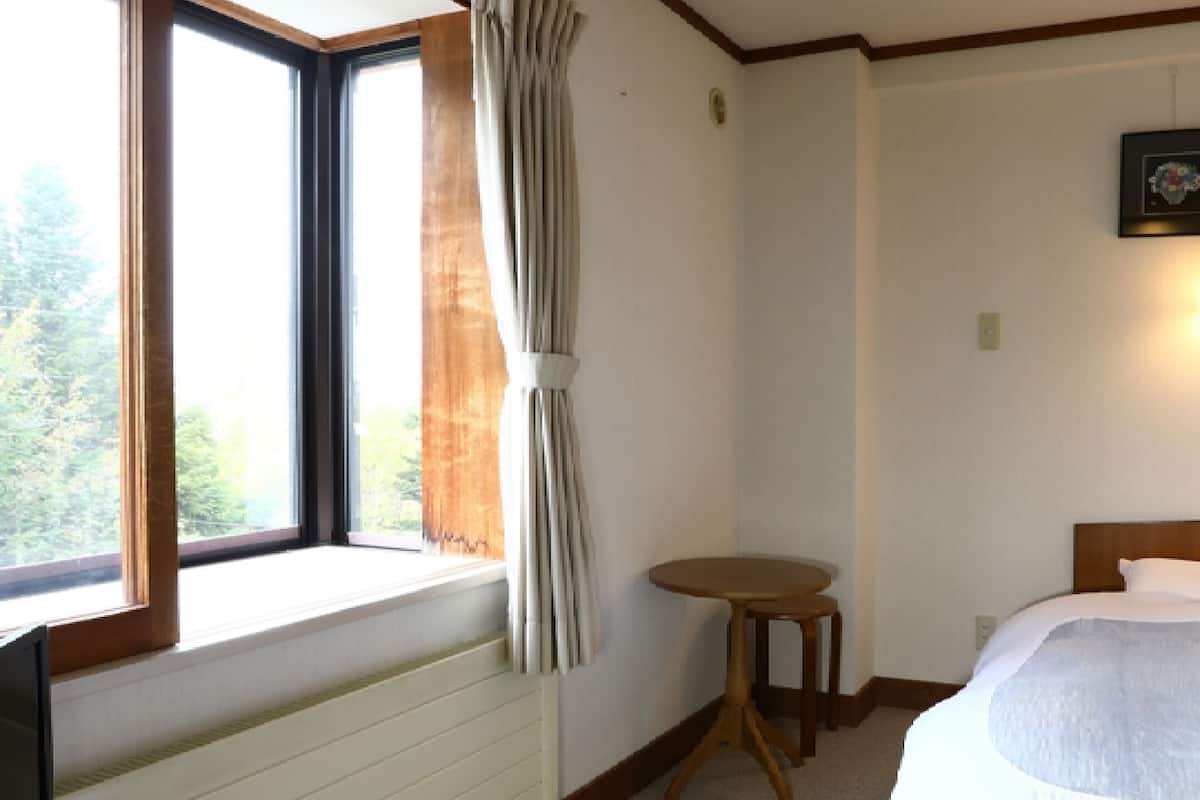 Down duvets, free WiFi, bed sheets