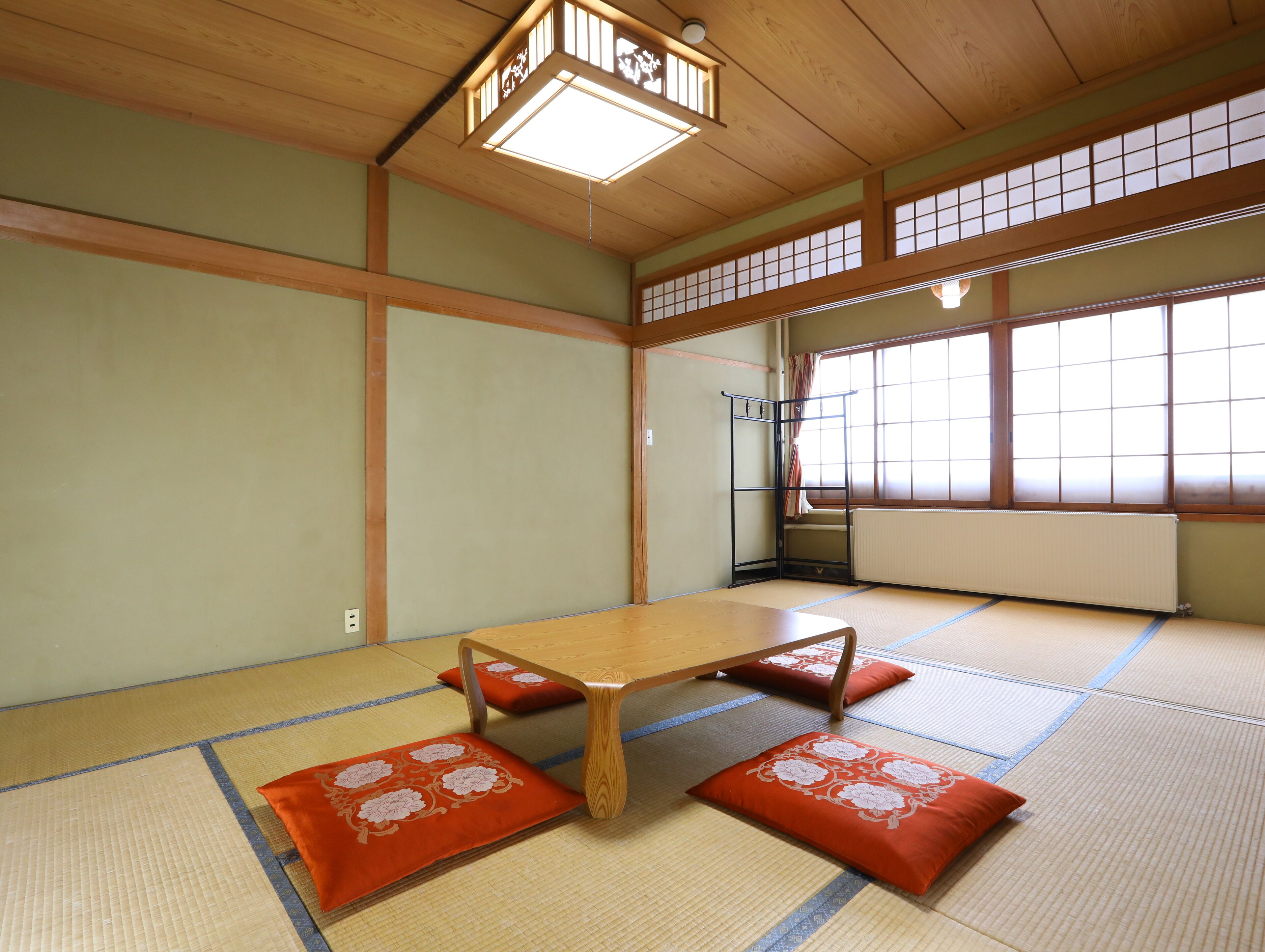 Traditional Room | Down comforters, free WiFi, bed sheets