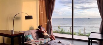 Exclusive Oceanfront Bungalow with infinity swimming pool