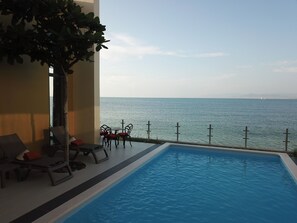 Outdoor pool, an infinity pool